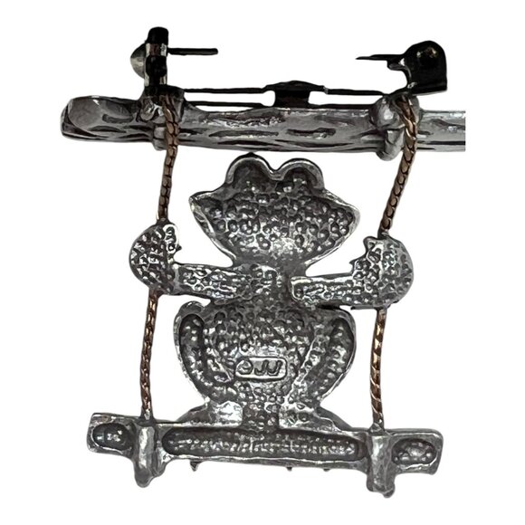 JJ Artifacts Frog On Rope Swing Silver Tone Articulated Pin Brooch 1986 Vintage - Picture 4 of 6